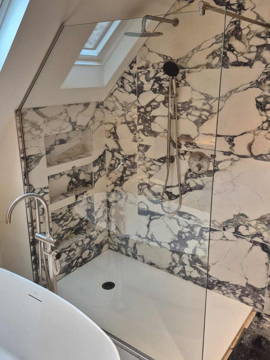 Shaped shower screen
